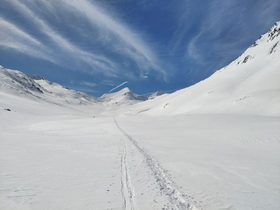 Sonne und Schnee im Aufstieg