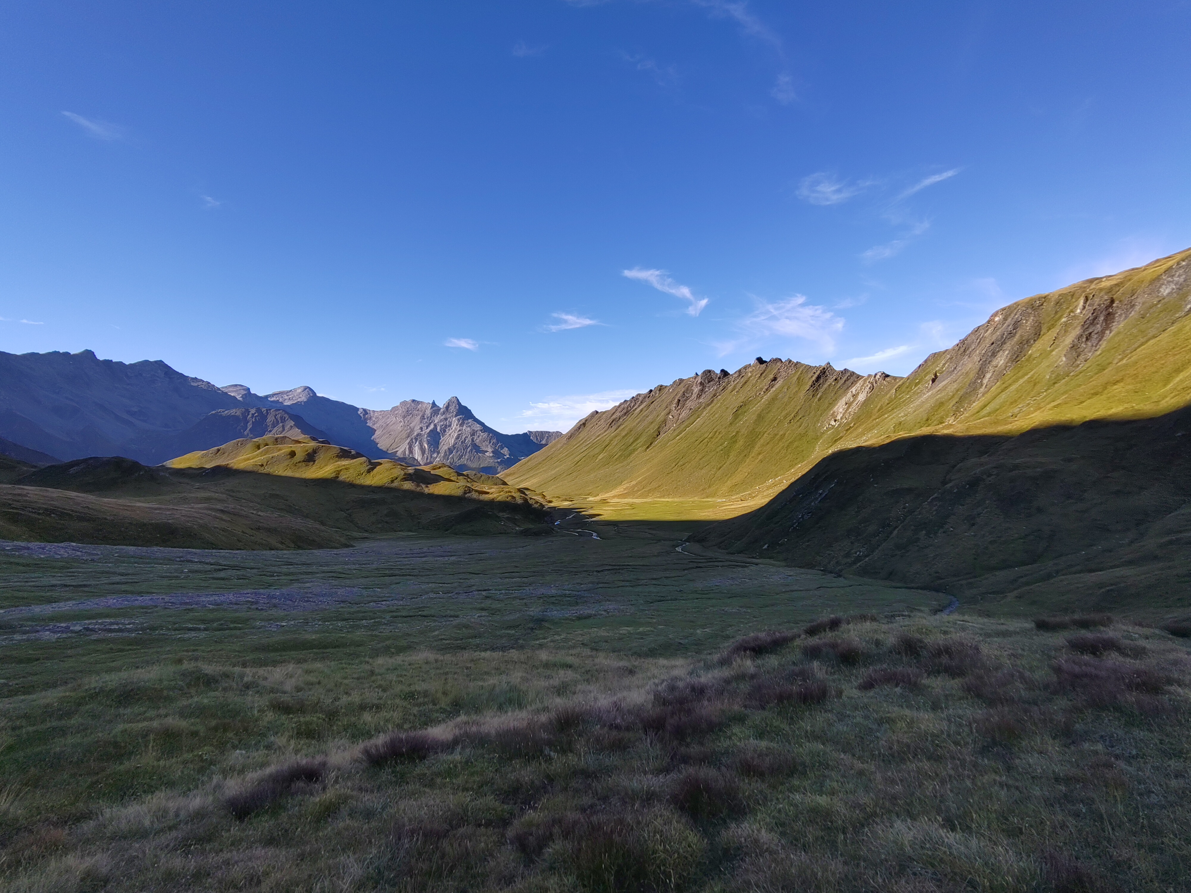 Ausblick mit Schattenbergen