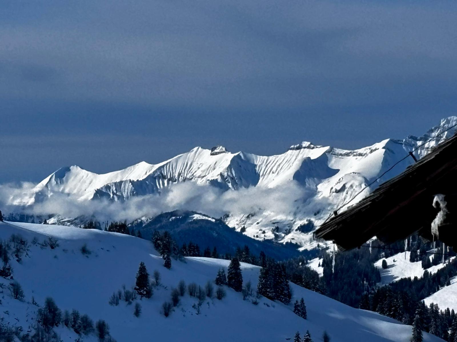 Sonne und Schnee im Aufstieg