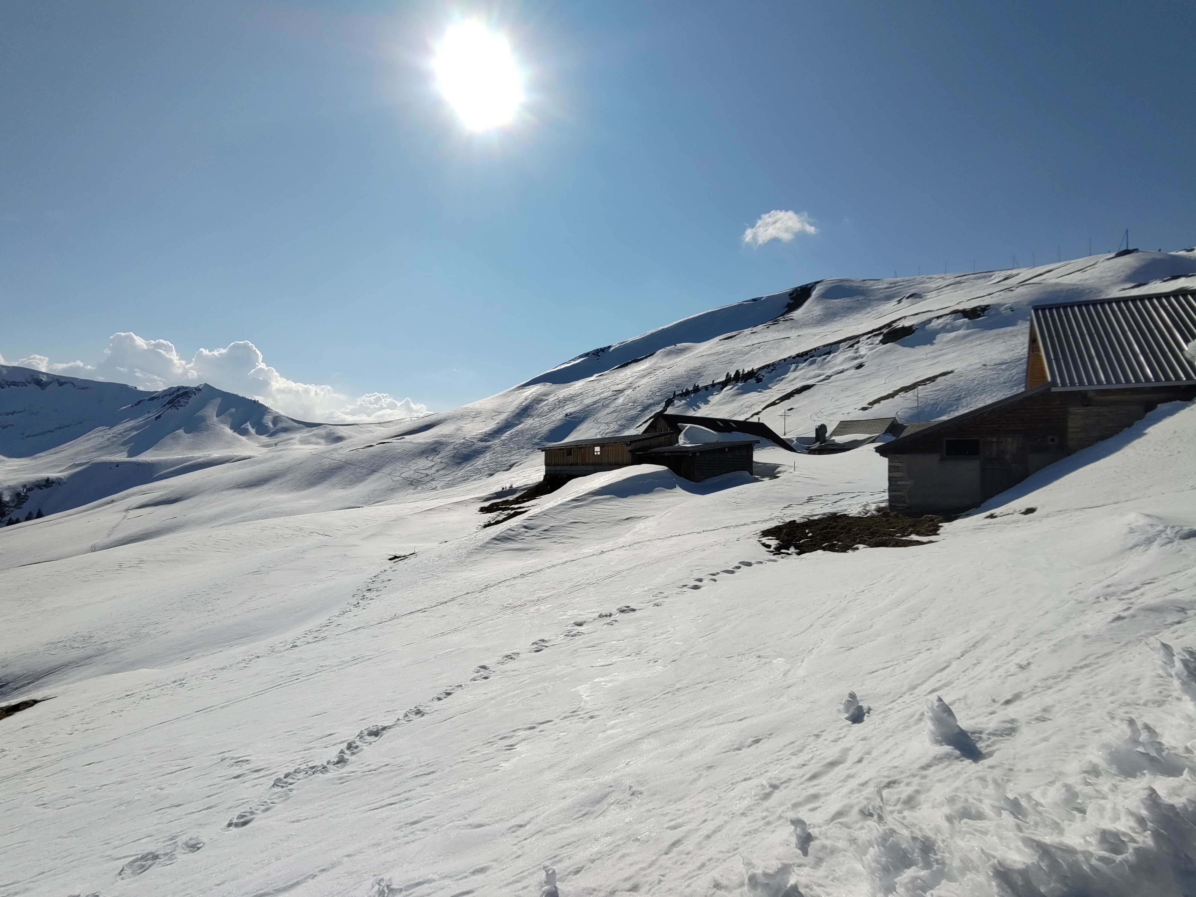 Sonne und Schnee im Aufstieg
