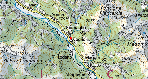 Bäume und blauer Himmer im Valle di Lodano